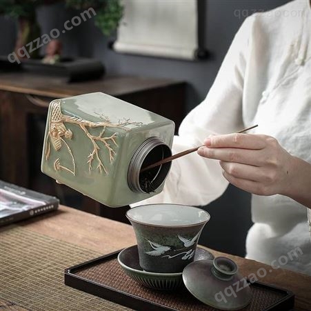 景德镇哥窑浮雕陶瓷茶叶罐 半斤装小号便携密封罐 裂纹绿釉家用储茶罐