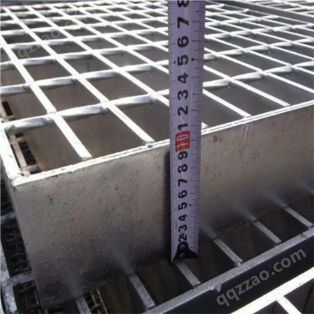 热镀锌踏步板 采用低碳钢 耐腐蚀 安装方便 规格尺寸403/40/100